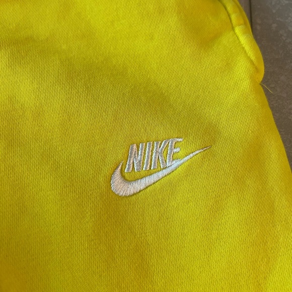 Nike Men's Yellow Jogger Pants - Picture 3 of 9